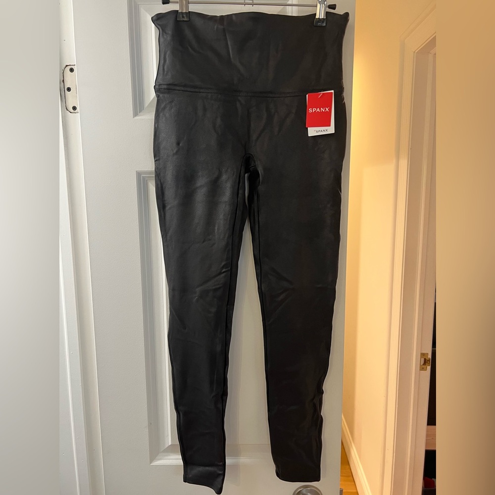 Spanx Faux leather leggings. Size Large. NWT